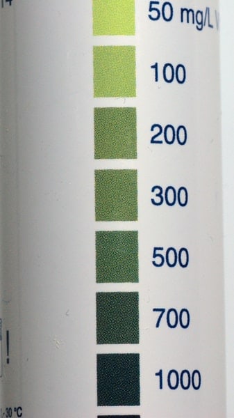 Quantofix Ascorbinsäure Test Skala auf dem Röhrchen